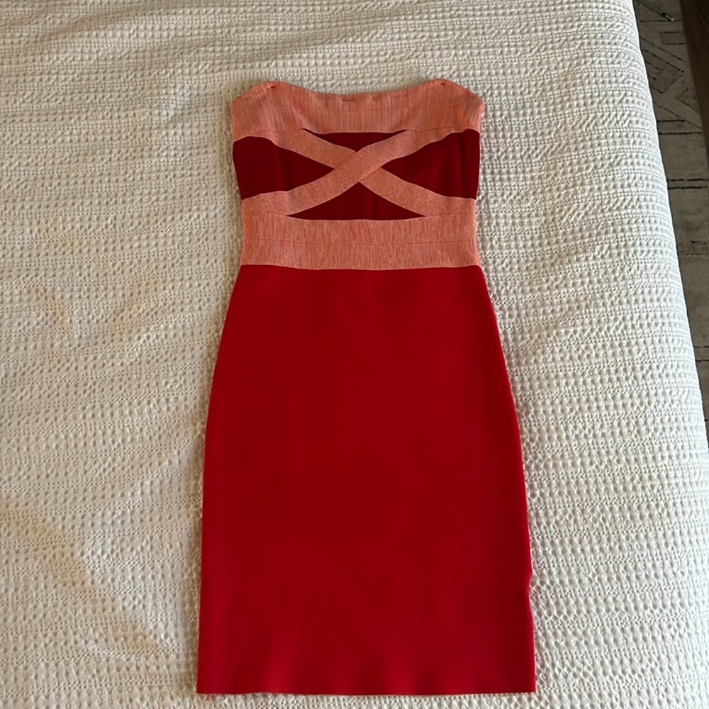 Guess body con strapless dress